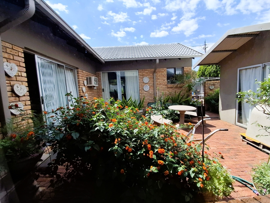 5 Bedroom Property for Sale in Doringkruin North West